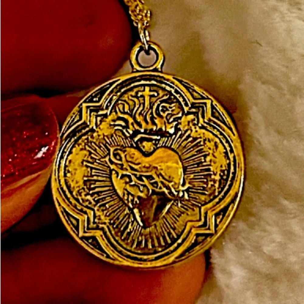 Gold Sacred Heart Pendant Necklace 16 inch - Picture 3 of 6